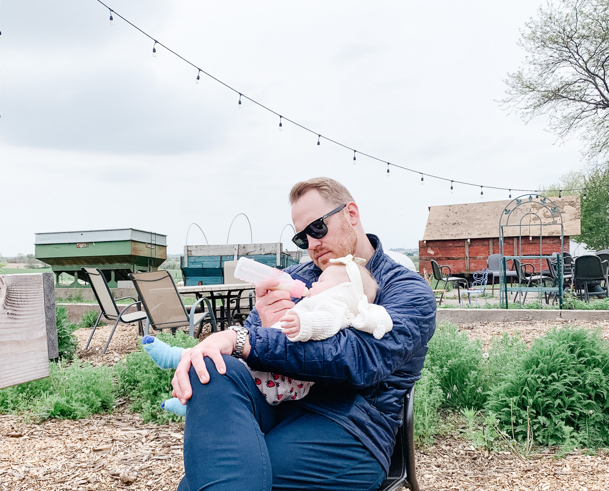 dad formula feeding baby